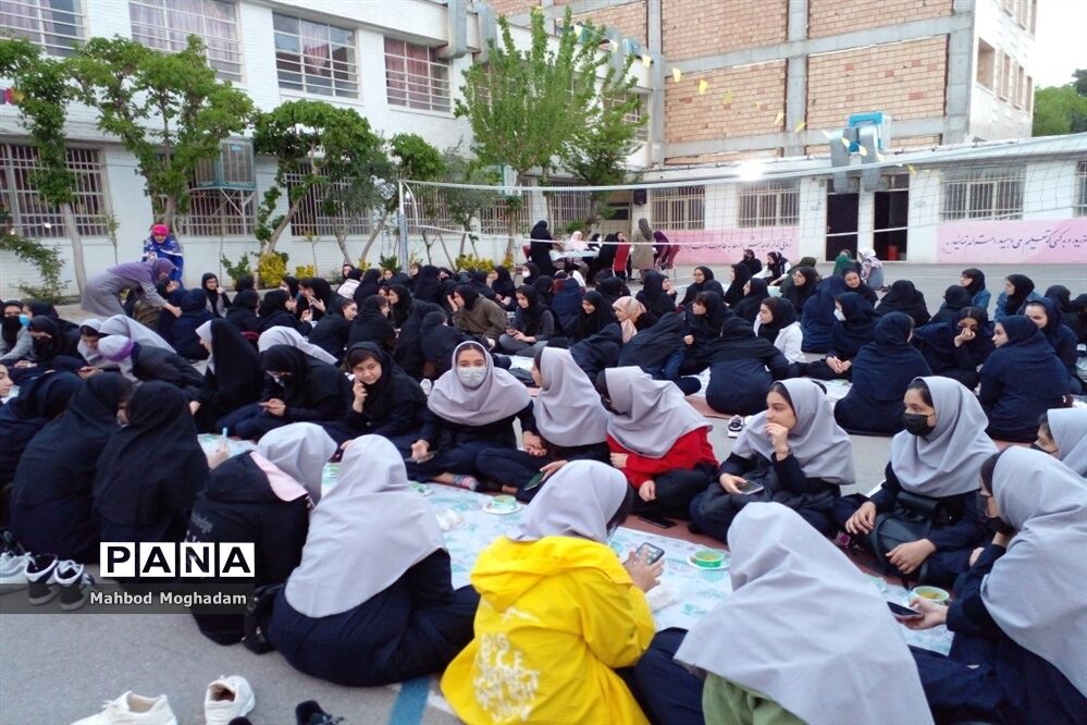 ضیافت افطاری همزمان با میلاد باسعادت امام حسن مجتبی(ع) در دبیرستان شهیده معصومه قزوینی