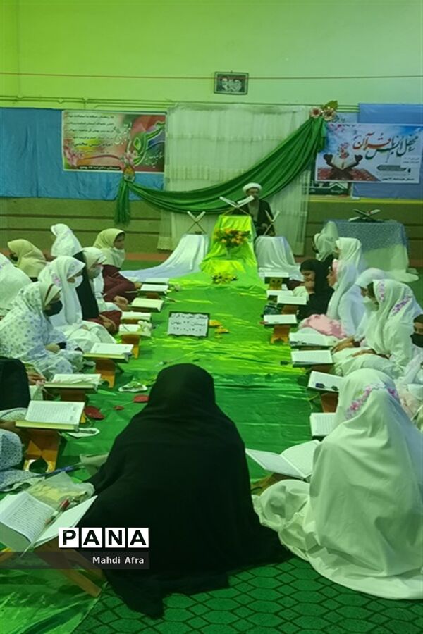 محفل انس با قرآن روزه اولی‌ها در دبستان‌های بهبهان