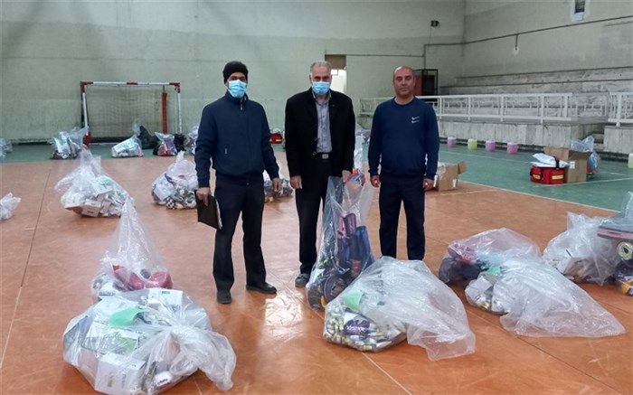 توزیع اقلام ورزشی و بهداشتی در قالب کاروان فجر در مدارس رودهن انجام شد