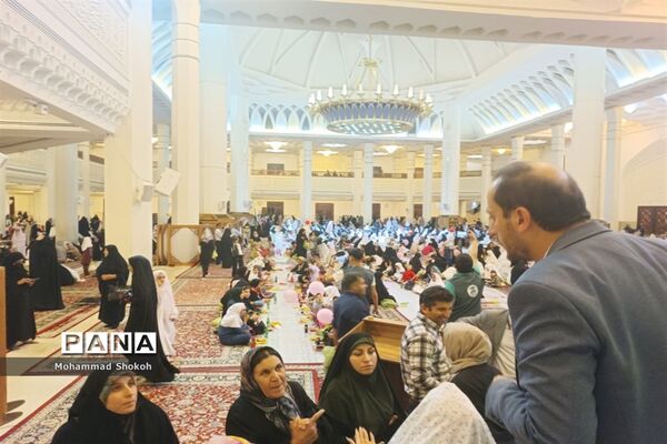 دورهمی بزرگ مادر و دختری در حرم مطهر شاهچراغ(ع)