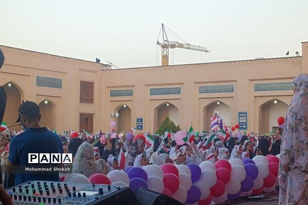 دورهمی بزرگ مادر و دختری در حرم مطهر شاهچراغ(ع)