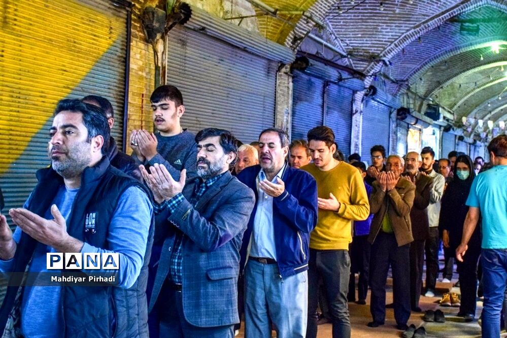 برپایی سفره افطاری ساده در بازار اراک