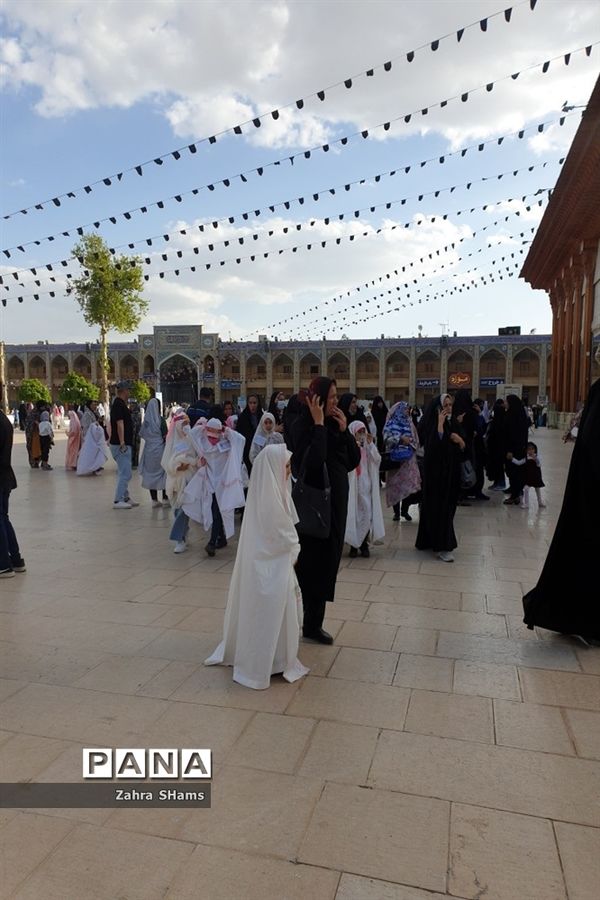 جشن روزه اولی ها با حضور بیش از چهار هزار دختر شیرازی در حرم مطهر حضرت شاهچراغ‌(ع)