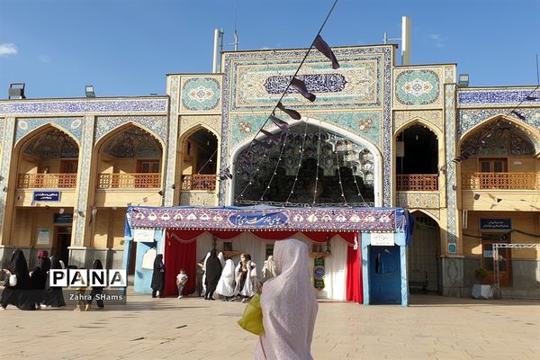 جشن روزه اولی ها با حضور بیش از چهار هزار دختر شیرازی در حرم مطهر حضرت شاهچراغ‌(ع)