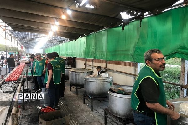 سفره ۱۰۰۰ متری کریم اهل بیت(ع)درماه مبارک رمضان در  شهرری