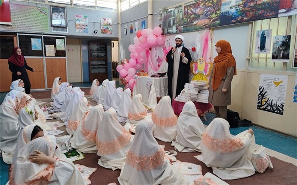 جشن تکلیف در دبستان حضرت زهرا(س) یک رودهن برگزار شد/فیلم