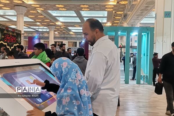 حال و هوای متفاوت غرفه دهه هشتادی‌ها در سی‌امین نمایشگاه بین‌المللی قرآن‌کریم