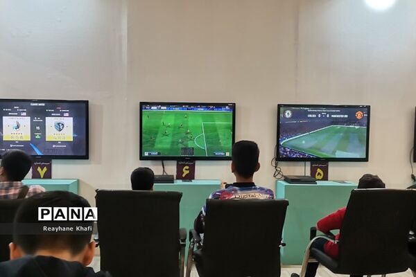 حال و هوای متفاوت غرفه دهه هشتادی‌ها در سی‌امین نمایشگاه بین‌المللی قرآن‌کریم