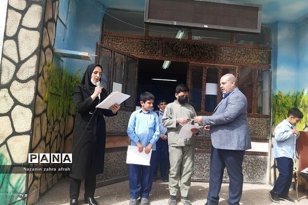 تقدیر از دانش‌آموزان برتر قرآنی در دبستان ارشاد رودهن در ماه مبارک رمضان