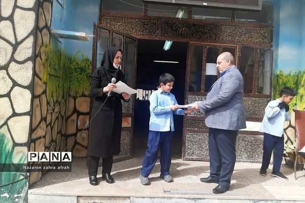 تقدیر از دانش‌آموزان برتر قرآنی در دبستان ارشاد رودهن در ماه مبارک رمضان