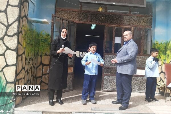 تقدیر از دانش‌آموزان برتر قرآنی در دبستان ارشاد رودهن در ماه مبارک رمضان