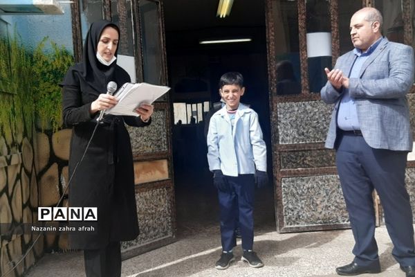 تقدیر از دانش‌آموزان برتر قرآنی در دبستان ارشاد رودهن در ماه مبارک رمضان