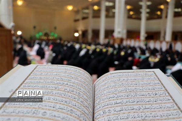 ترتیل خوانی قرآن کریم در ماه مبارک رمضان در حرم مطهر شاهچراغ (ع)