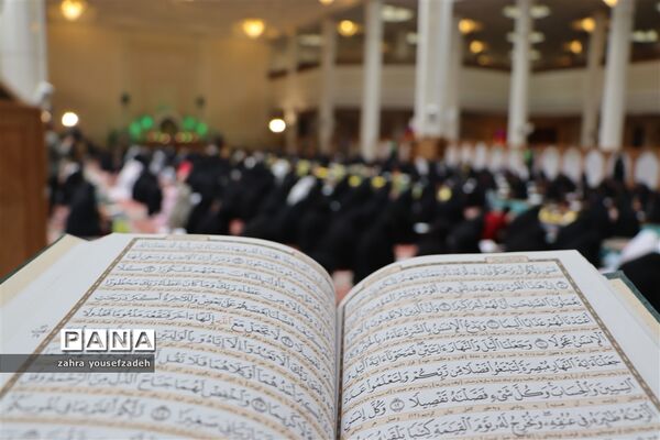 ترتیل خوانی قرآن کریم در ماه مبارک رمضان در حرم مطهر شاهچراغ (ع)