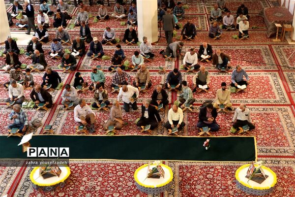 ترتیل خوانی قرآن کریم در ماه مبارک رمضان در حرم مطهر شاهچراغ (ع)
