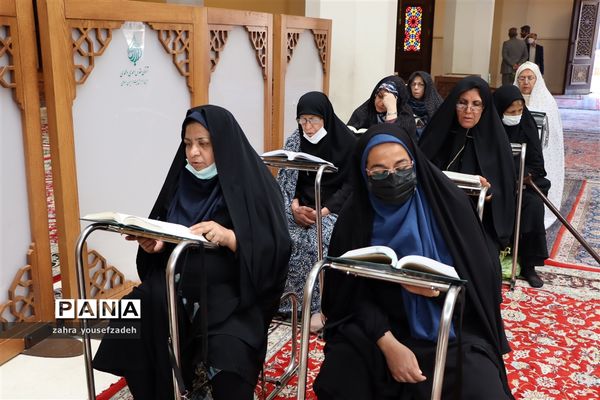 ترتیل خوانی قرآن کریم در ماه مبارک رمضان در حرم مطهر شاهچراغ (ع)