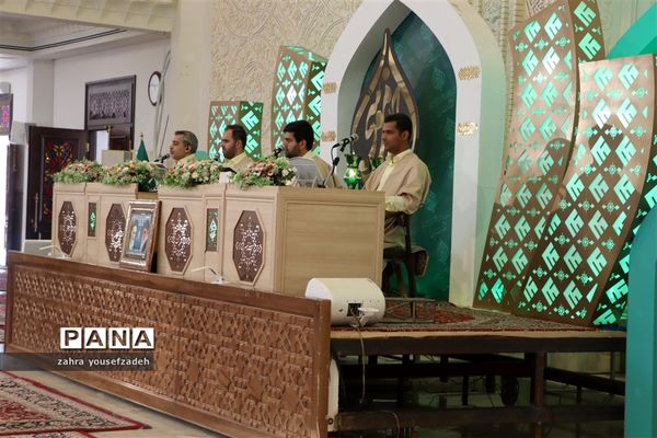 ترتیل خوانی قرآن کریم در ماه مبارک رمضان در حرم مطهر شاهچراغ (ع)