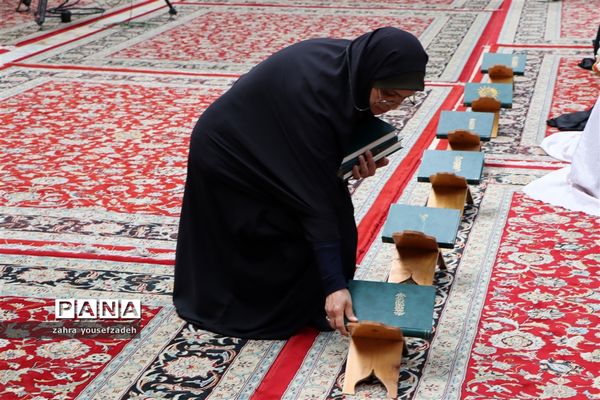 ترتیل خوانی قرآن کریم در ماه مبارک رمضان در حرم مطهر شاهچراغ (ع)