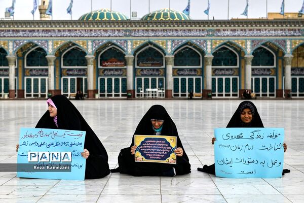 زنجیره انسانی بانوان طلبه و دانشجو در حمایت از عفاف و حجاب