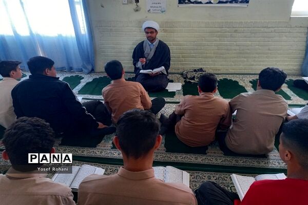 محفل انس با قرآن در مدرسه فرهنگ پسرانه کاشمر