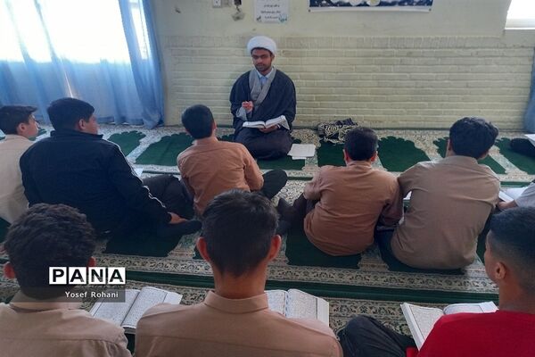 محفل انس با قرآن در مدرسه فرهنگ پسرانه کاشمر