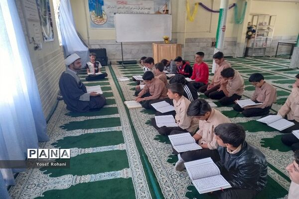 محفل انس با قرآن در مدرسه فرهنگ پسرانه کاشمر