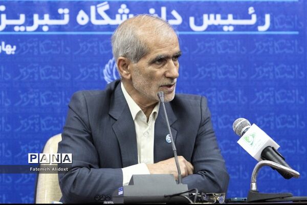 نشست خبری رئیس دانشگاه تبریز