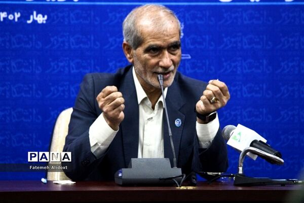 نشست خبری رئیس دانشگاه تبریز