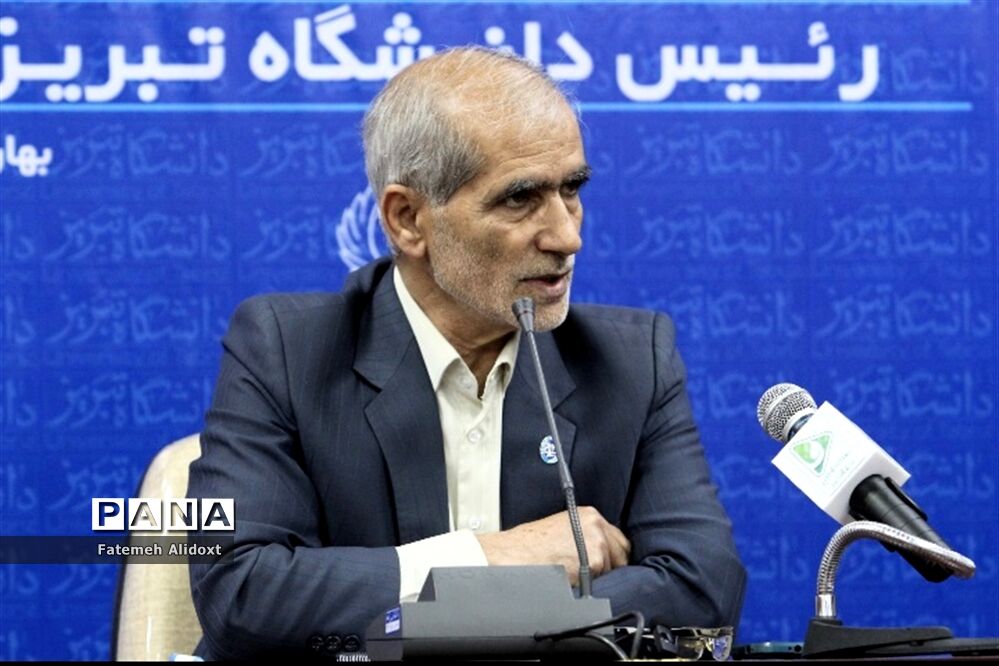 نشست خبری رئیس دانشگاه تبریز
