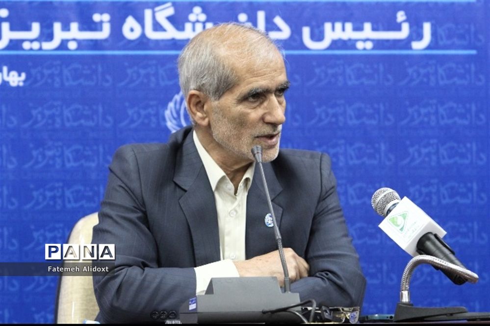 نشست خبری رئیس دانشگاه تبریز