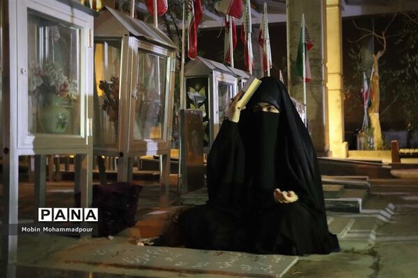 احیای شب اول قدر در گلزار شهدای تبریز