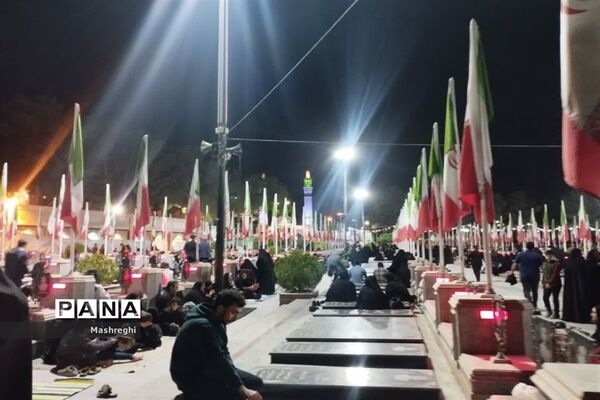 گلزار شهدای کاشان میزبان میهمانان ضیافت الهی در شب قدر