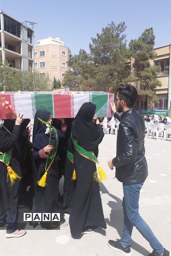 استقبال از شهید گمنام در دبستان کوثر ناحیه 5 اصفهان