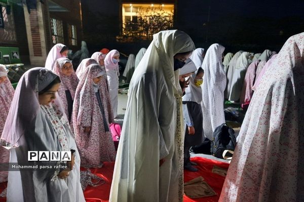 مراسم محفل انس با قرآن و افطاری در مدارس صفادشت