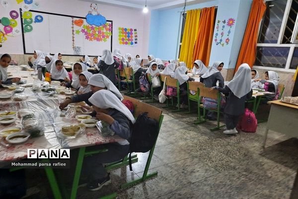 مراسم محفل انس با قرآن و افطاری در مدارس صفادشت