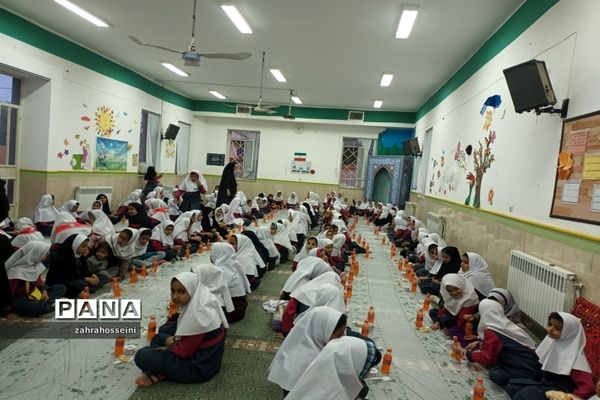 ضیافت افطاری در دبستان شهید نجاتی ابرکوه