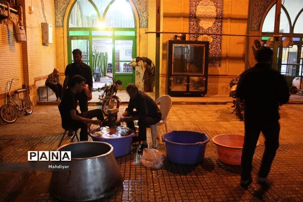 تهیه سحری برای دومین شب قدر در جواد آباد