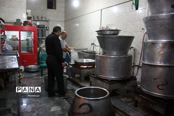 تهیه سحری برای دومین شب قدر در جواد آباد