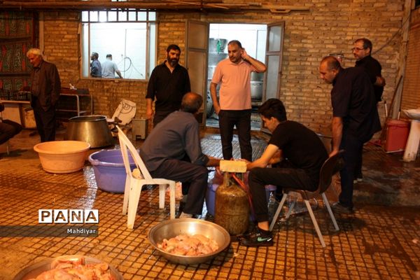 تهیه سحری برای دومین شب قدر در جواد آباد