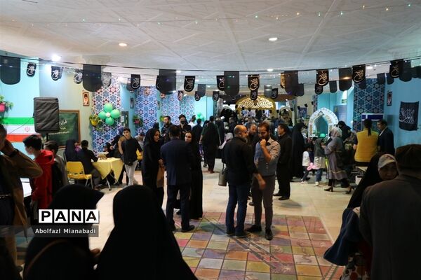 بازدید سرپرست وزارت آموزش و پرورش از غرفه مدرسه‌ای به وسعت ایران