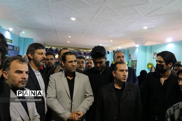 بازدید سرپرست وزارت آموزش و پرورش از غرفه مدرسه‌ای به وسعت ایران