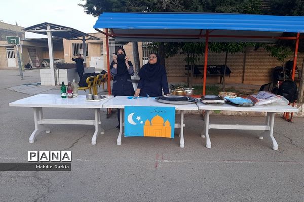 ضیافت افطاری در دبیرستان دخترانه فرزانگان ناحیه 3  شیراز