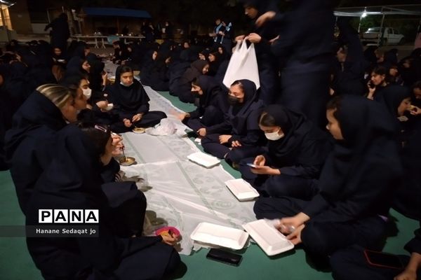 ضیافت افطاری در دبیرستان دخترانه فرزانگان ناحیه 3  شیراز