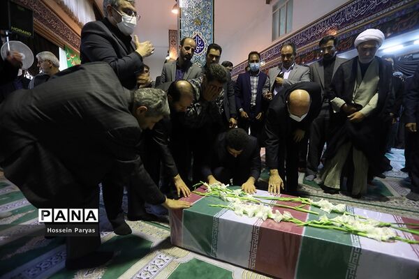 تشییع پیکر شهید گمنام در ساختمان علاقه‌مندان وزارت آموزش و پرورش