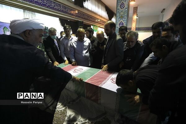 تشییع پیکر شهید گمنام در ساختمان علاقه‌مندان وزارت آموزش و پرورش