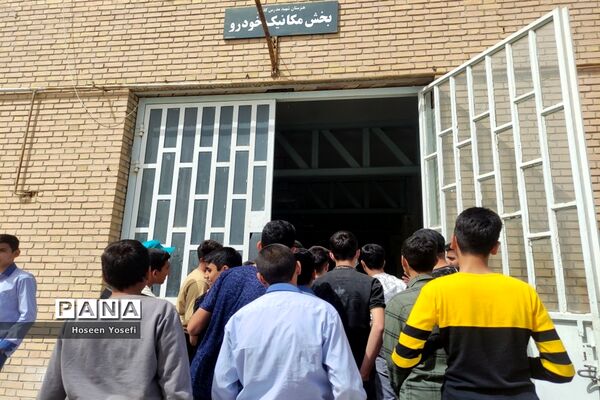بازدید دانش‌آموزان دبیرستان شهید باقری از هنرستان شهید مدرس، کاشمر
