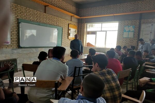 بازدید دانش‌آموزان دبیرستان شهید باقری از هنرستان شهید مدرس، کاشمر