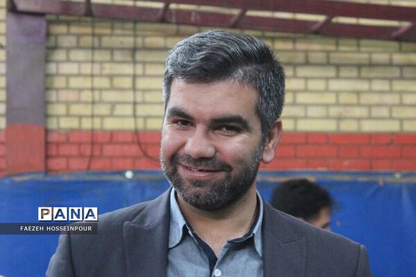 توزیع تجهیزات ورزشی و بهداشتی در مدارس بهارستان‌دو