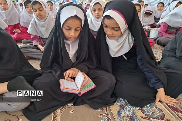 قرائت زیارت عاشورا به مناسبت لیالی قدر و شهادت حضرت علی(ع) در دبستان ارشاد شهرستان خاتم