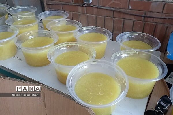 پخش غذای نذری در ماه مبارک رمضان در مدارس رودهن